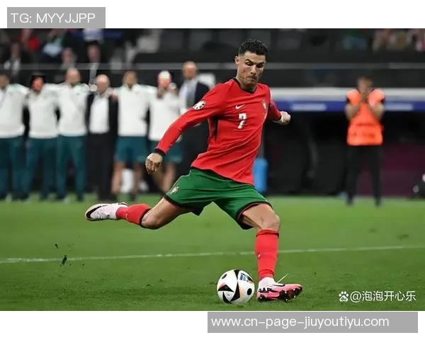 C罗40岁依旧神勇点射破门创造连续25年进球传奇